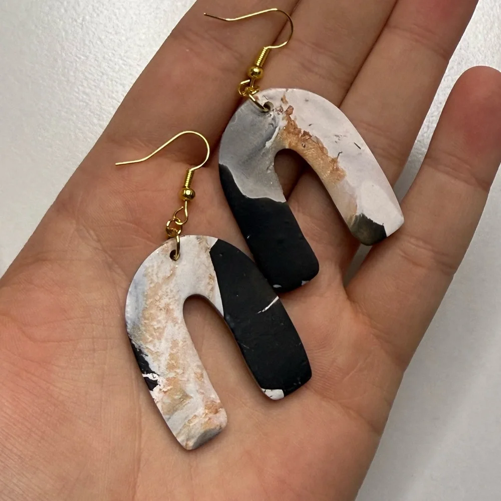 Marbled effect polymer clay earrings 🖤
